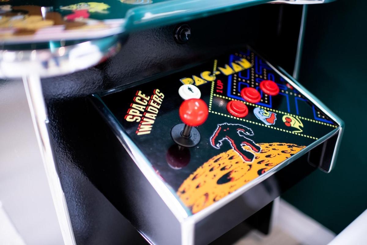 Hot Tub, Games & Cinema In Bournemouth, Excellent Ratings On Other Sites Holiday home *