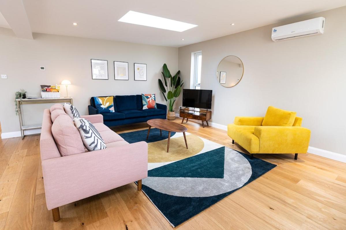 Holiday home Hot Tub, Games & Cinema In Bournemouth, Excellent Ratings On Other Sites *