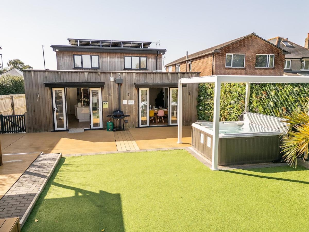 Holiday home Hot Tub, Games & Cinema In Bournemouth, Excellent Ratings On Other Sites Bournemouth