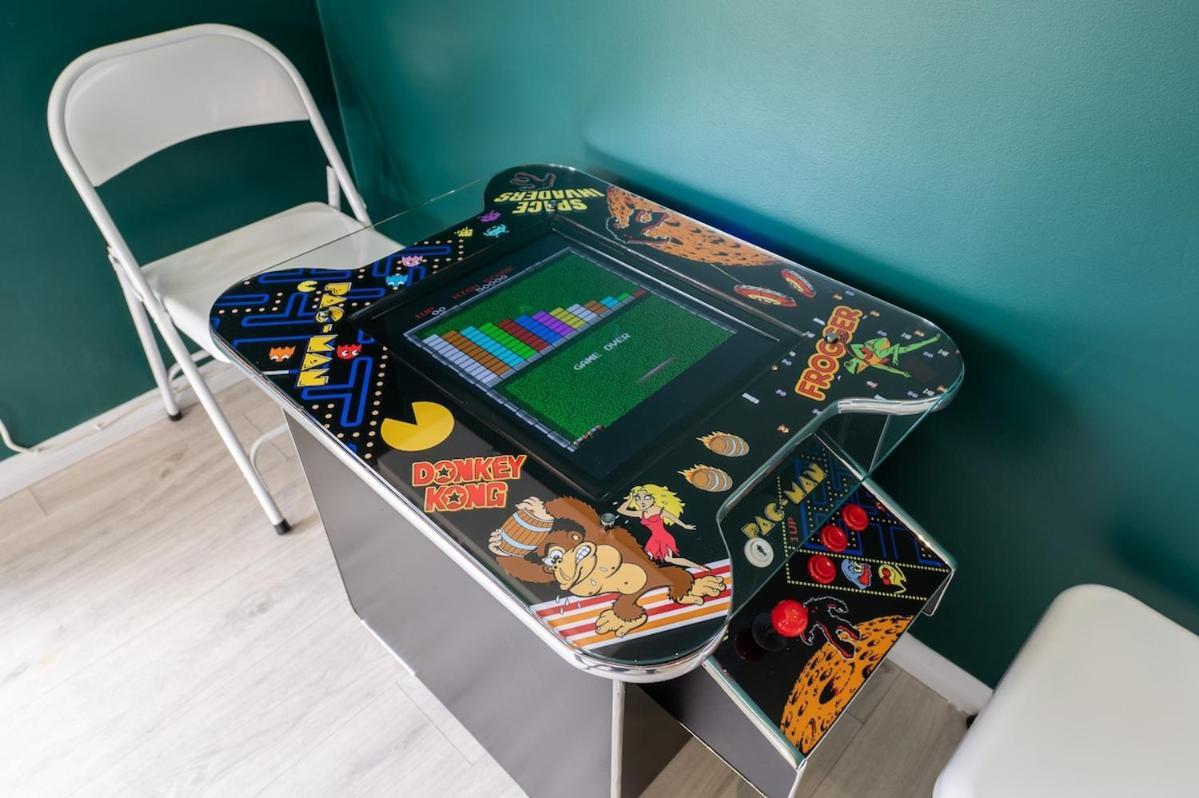 Hot Tub, Games & Cinema In Bournemouth, Excellent Ratings On Other Sites Bournemouth
