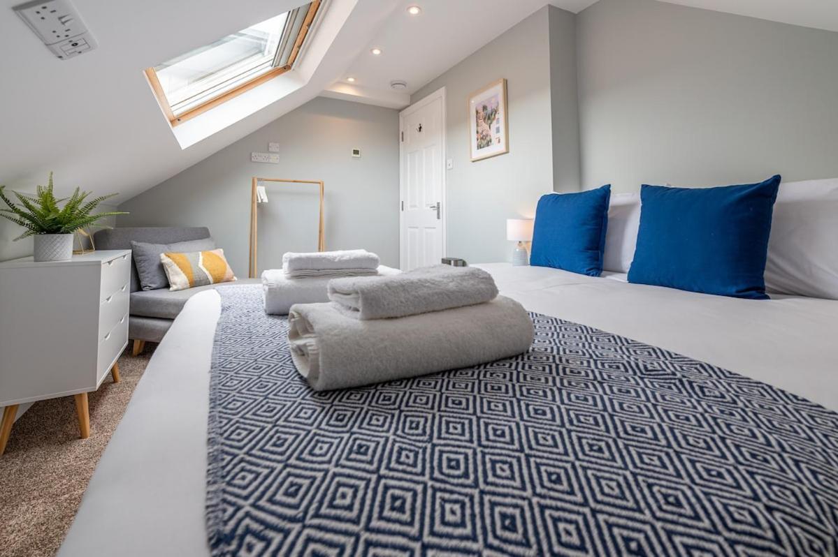 Hot Tub, Games & Cinema In Bournemouth, Excellent Ratings On Other Sites Bournemouth
