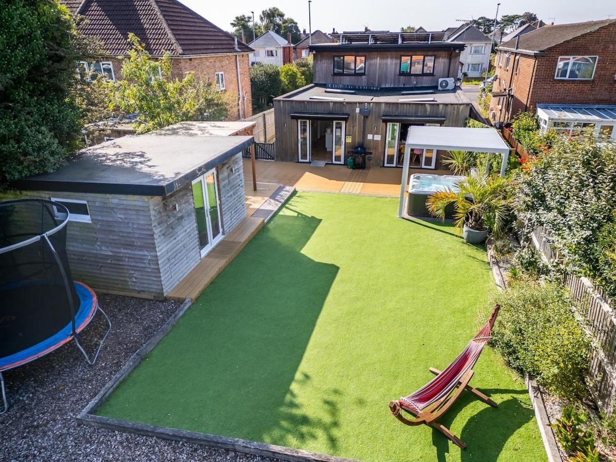 Holiday home Hot Tub, Games & Cinema In Bournemouth, Excellent Ratings On Other Sites *