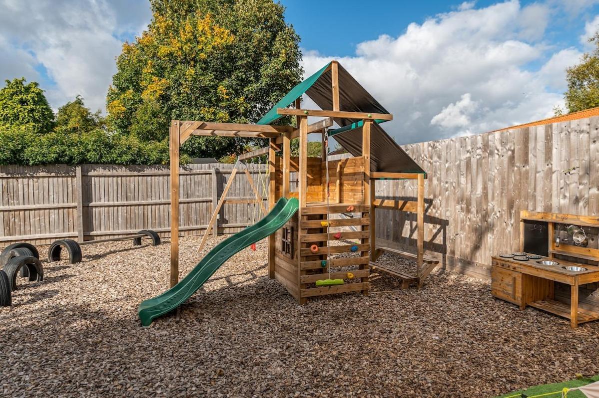 Hot Tub, Games & Cinema In Bournemouth, Excellent Ratings On Other Sites Holiday home