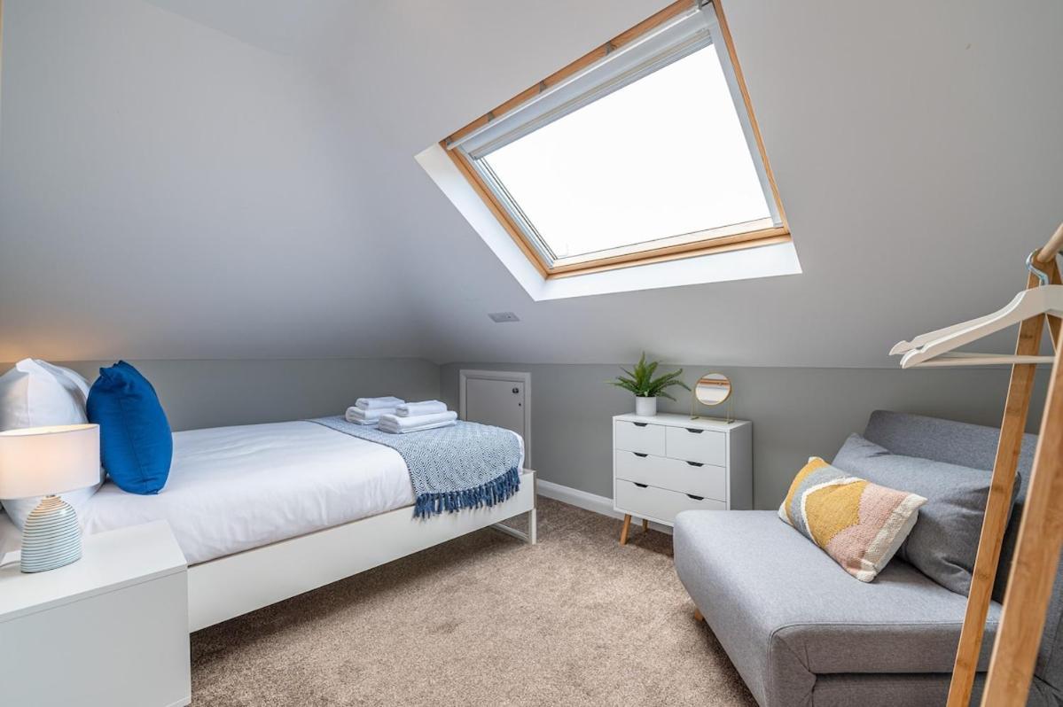 Holiday home Hot Tub, Games & Cinema In Bournemouth, Excellent Ratings On Other Sites