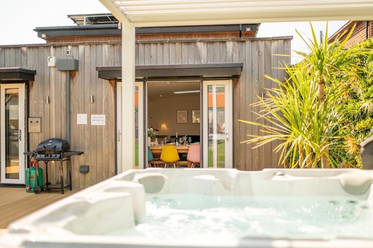 Holiday home Hot Tub, Games & Cinema In Bournemouth, Excellent Ratings On Other Sites Bournemouth