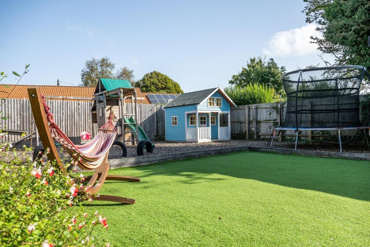 Holiday home Hot Tub, Games & Cinema In Bournemouth, Excellent Ratings On Other Sites *