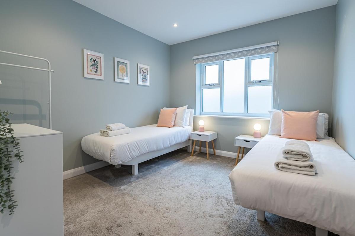 Hot Tub, Games & Cinema In Bournemouth, Excellent Ratings On Other Sites Bournemouth