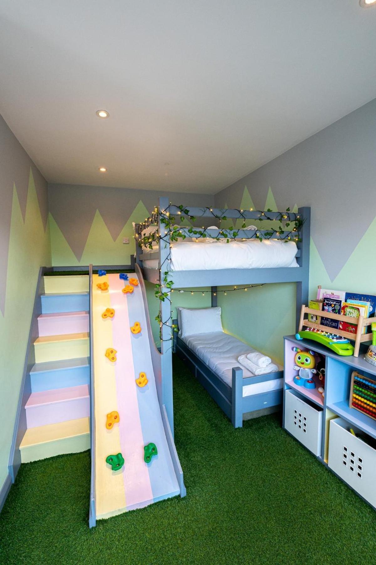 Holiday home Hot Tub, Games & Cinema In Bournemouth, Excellent Ratings On Other Sites