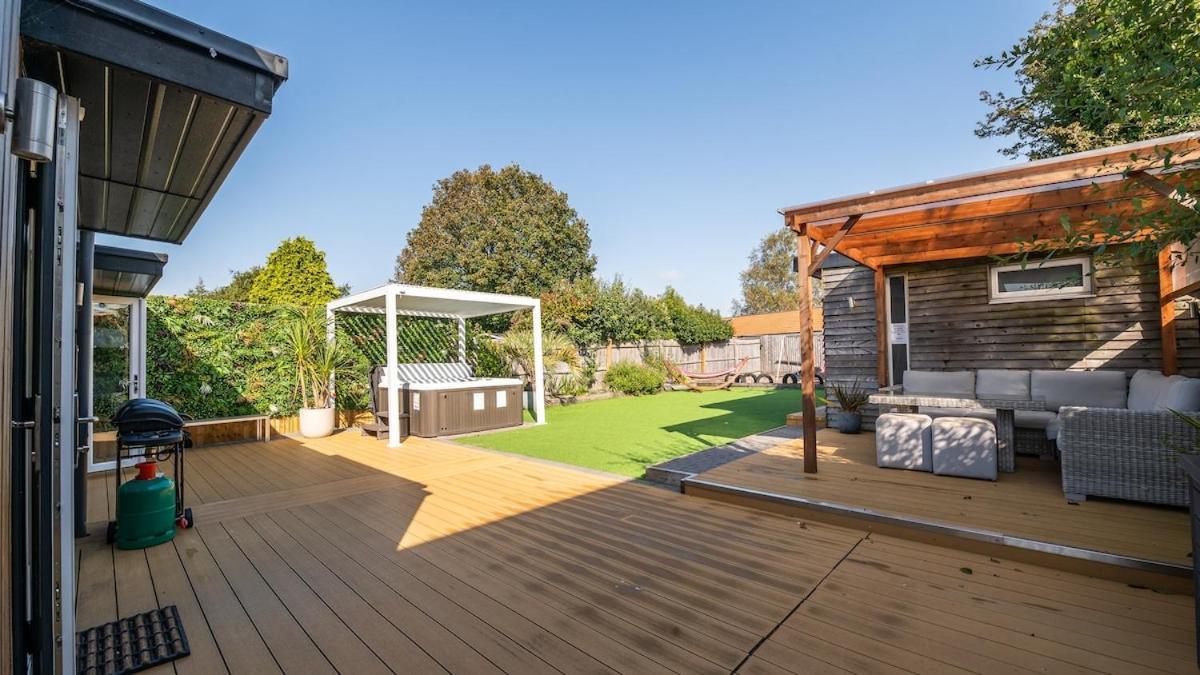 Hot Tub, Games & Cinema In Bournemouth, Excellent Ratings On Other Sites Holiday home *