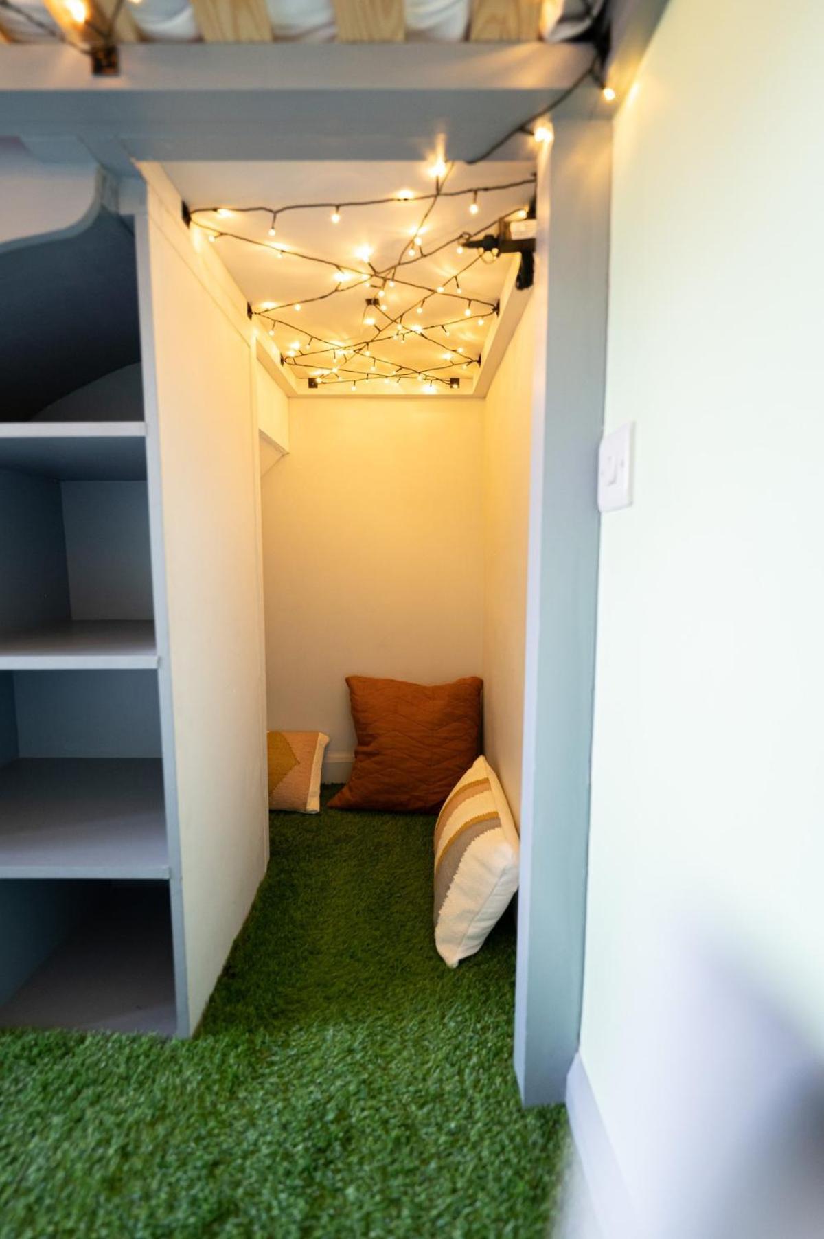 Hot Tub, Games & Cinema In Bournemouth, Excellent Ratings On Other Sites Holiday home