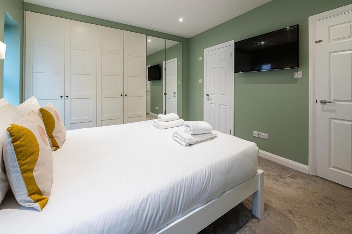 Holiday home Hot Tub, Games & Cinema In Bournemouth, Excellent Ratings On Other Sites *