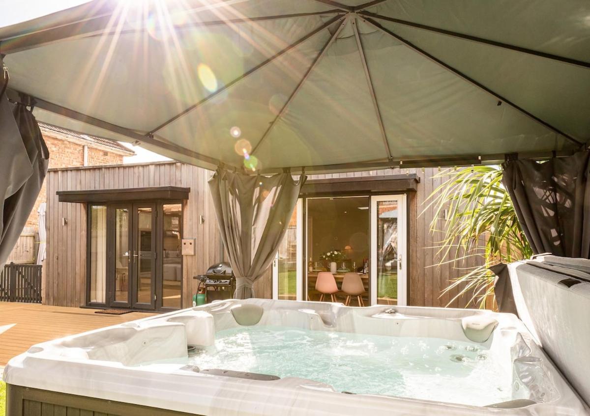 Holiday home Hot Tub, Games & Cinema In Bournemouth, Excellent Ratings On Other Sites