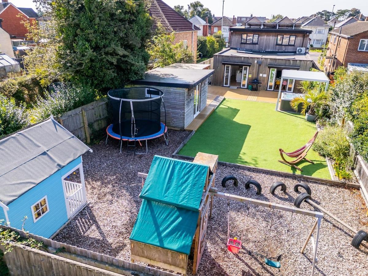Holiday home Hot Tub, Games & Cinema In Bournemouth, Excellent Ratings On Other Sites
