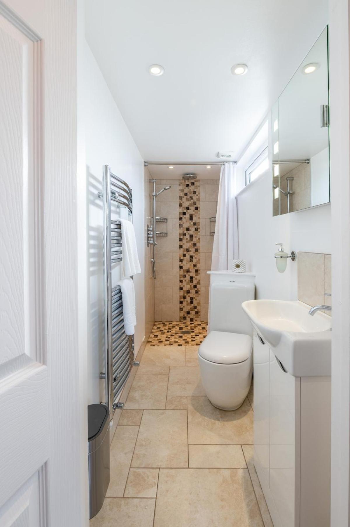 Hot Tub, Games & Cinema In Bournemouth, Excellent Ratings On Other Sites Holiday home Bournemouth