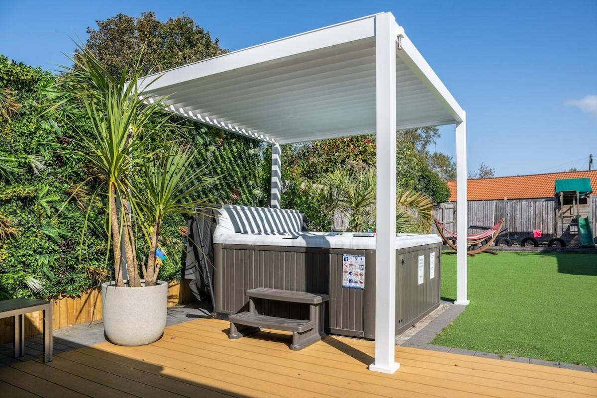 Hot Tub, Games & Cinema In Bournemouth, Excellent Ratings On Other Sites *