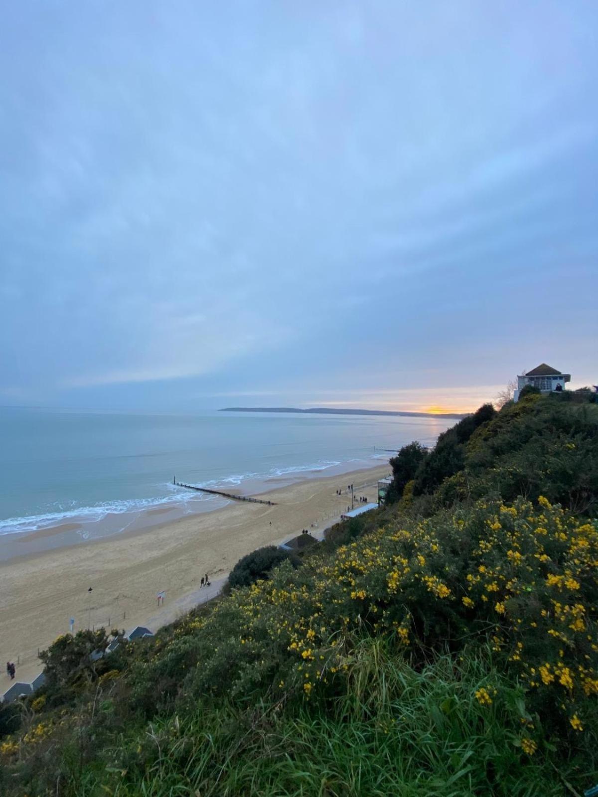 Apartment The Bank - Flat 1, Apartment, Sleeps 4, 7 Min From The Beach, Pet Friendly, Parking, Wifi, Kitchen And Washer *