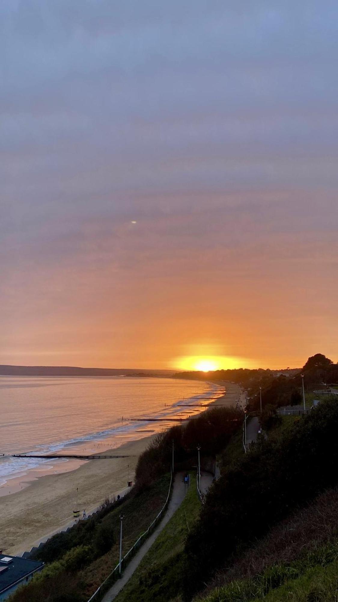 The Bank - Flat 1, Apartment, Sleeps 4, 7 Min From The Beach, Pet Friendly, Parking, Wifi, Kitchen And Washer Apartment Bournemouth