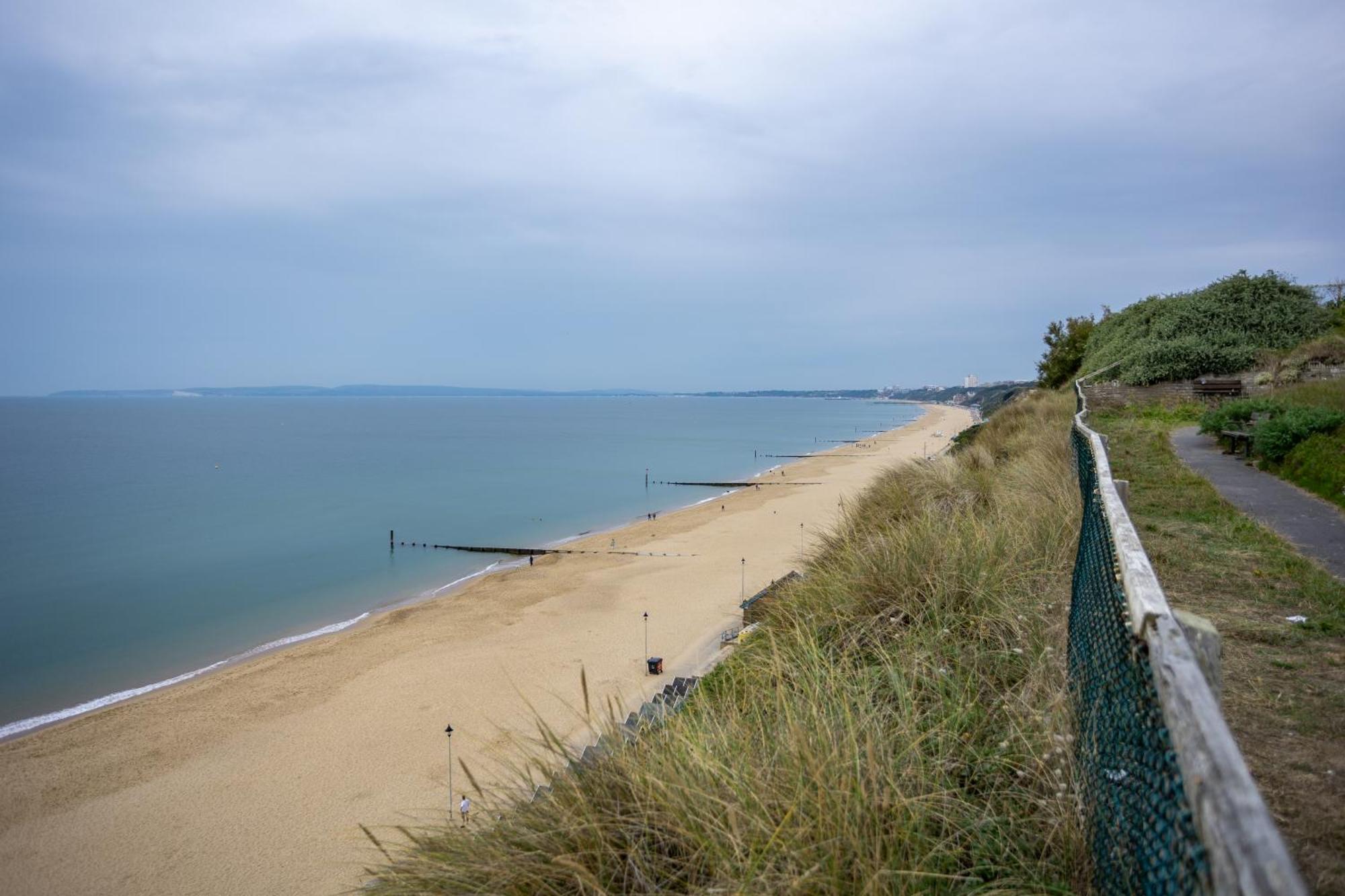 Stunning 2 Bed & 2 Bath, Seaview, Pets Welcome! *