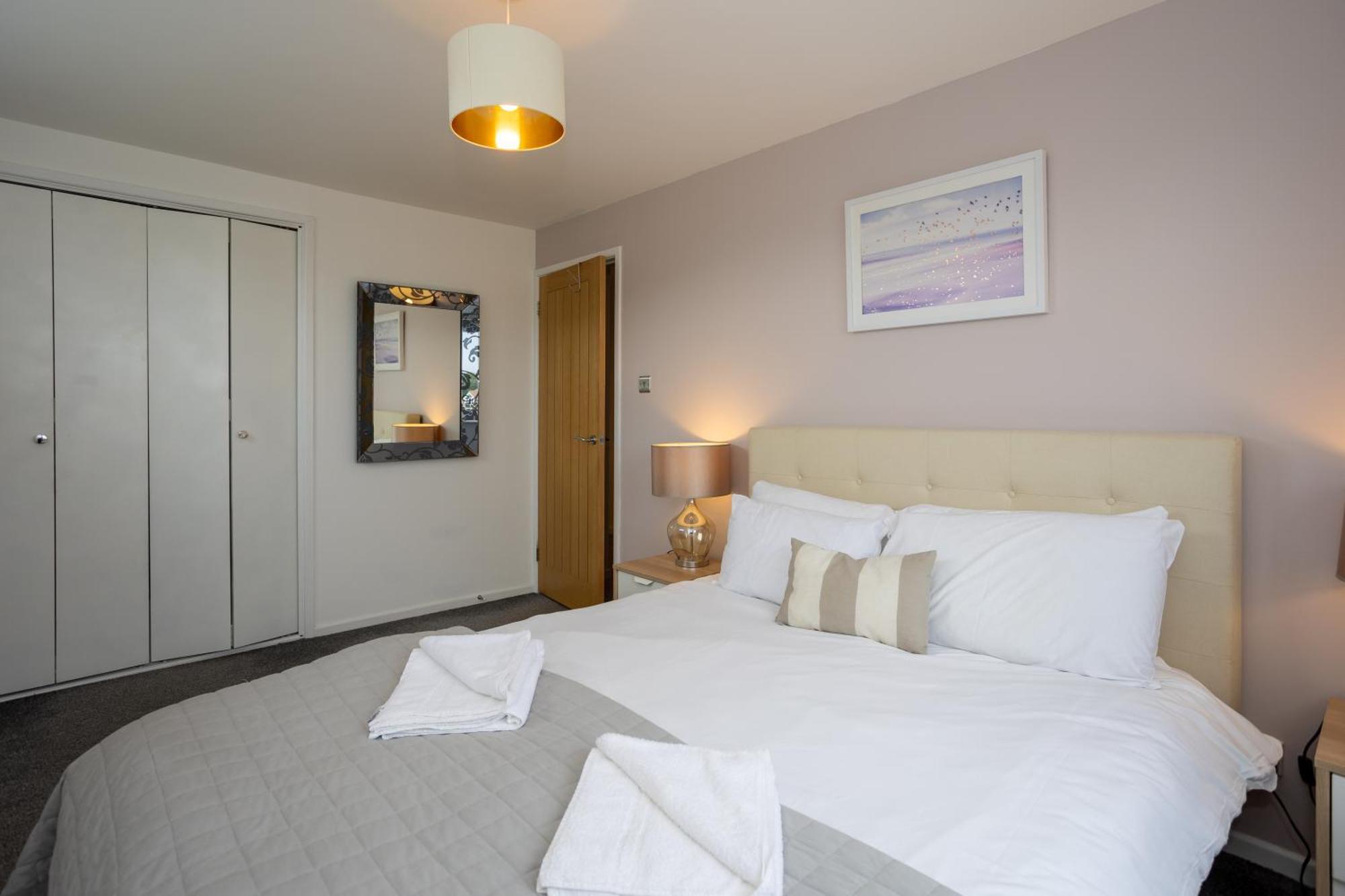 Stunning 2 Bed & 2 Bath, Seaview, Pets Welcome! Apartment *