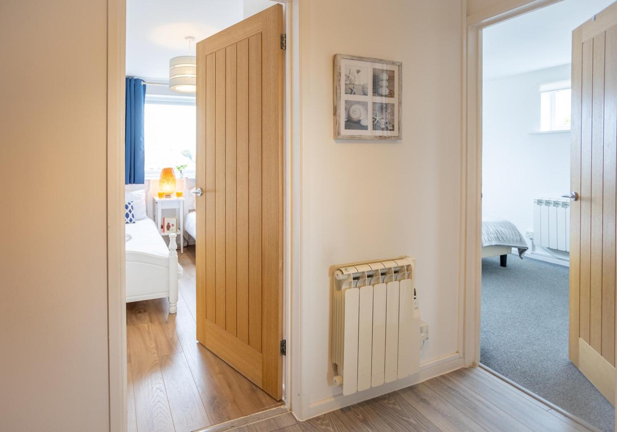 Stunning 2 Bed & 2 Bath, Seaview, Pets Welcome! *