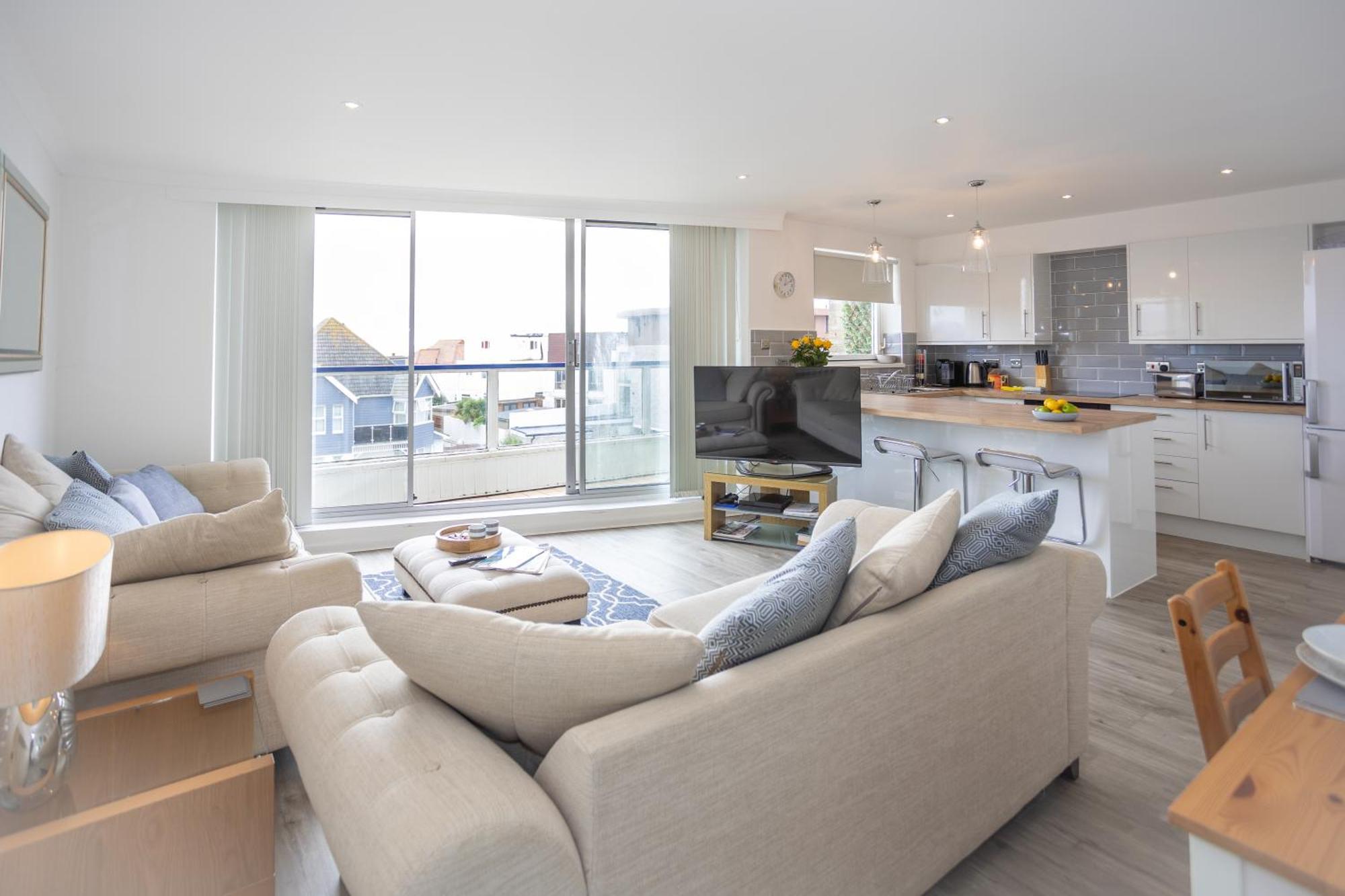 Stunning 2 Bed & 2 Bath, Seaview, Pets Welcome! Apartment Bournemouth