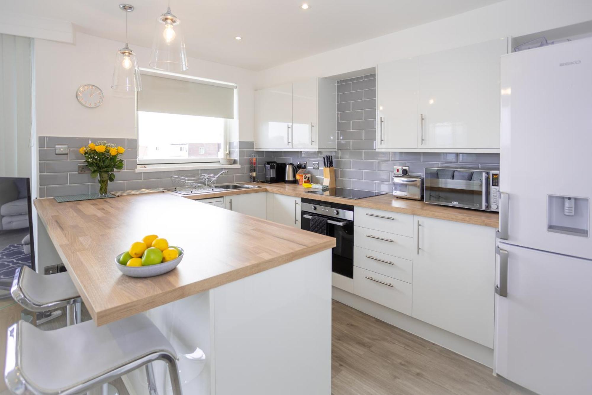 Stunning 2 Bed & 2 Bath, Seaview, Pets Welcome! *
