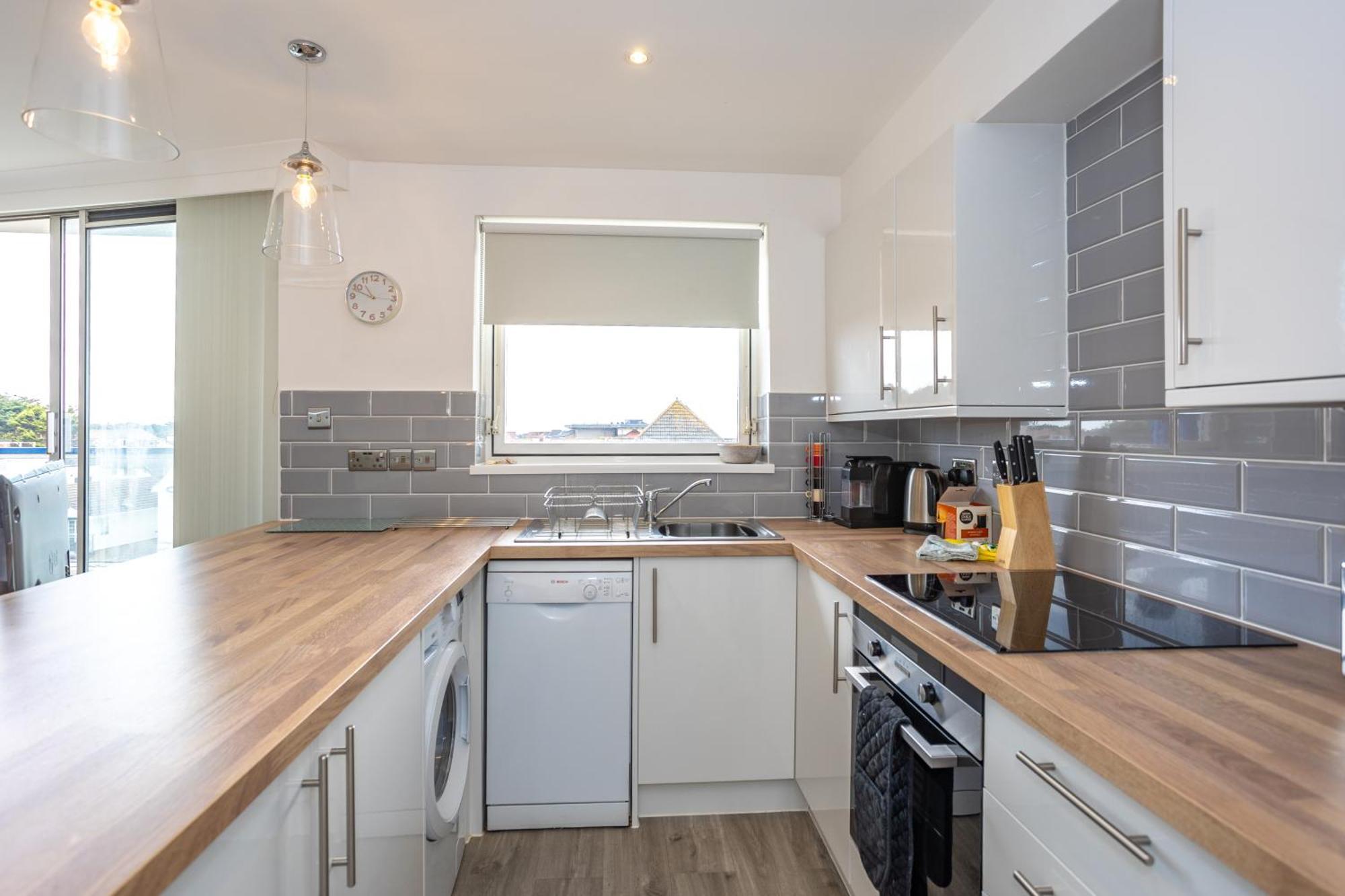 Stunning 2 Bed & 2 Bath, Seaview, Pets Welcome!