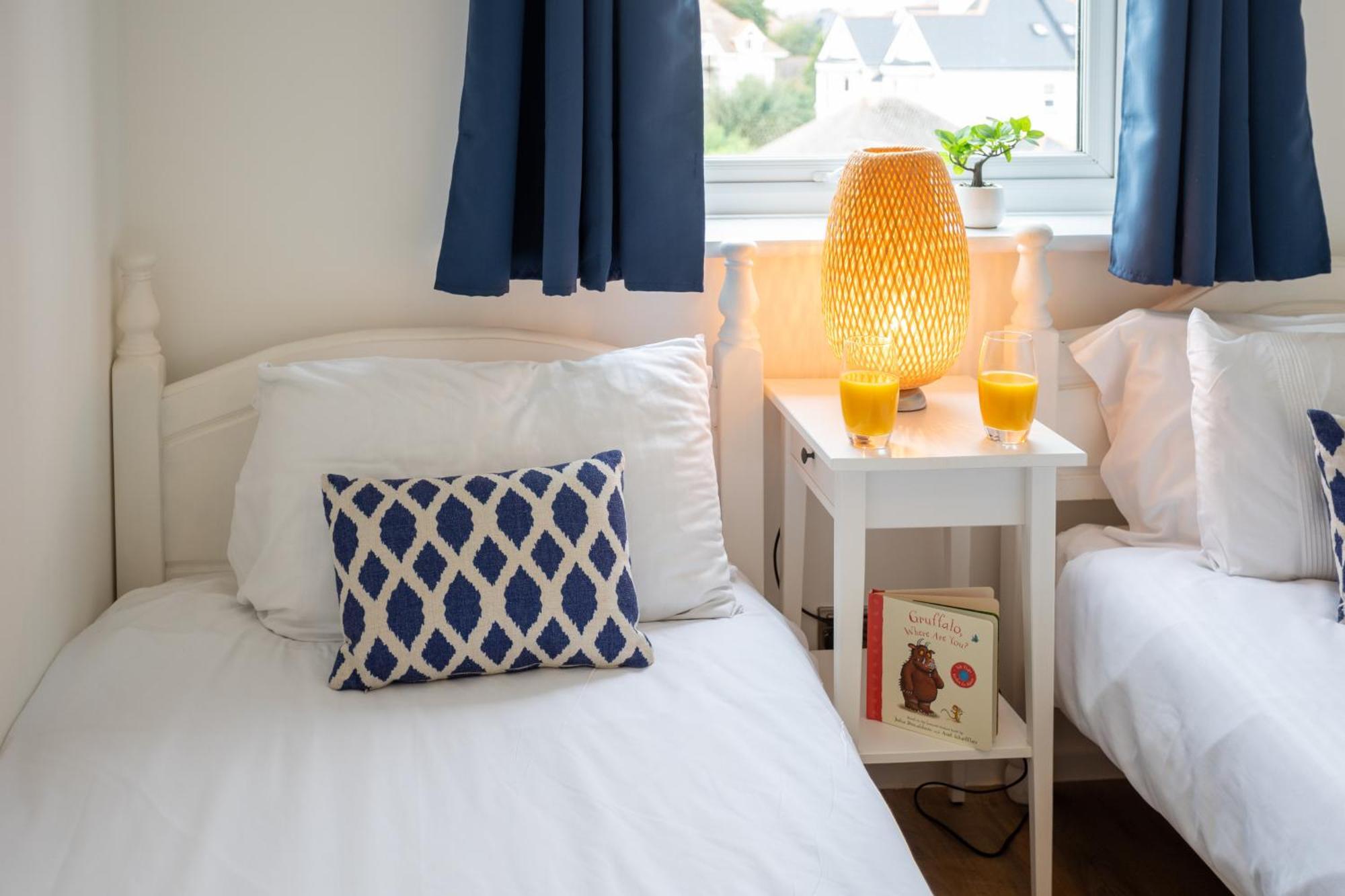 Stunning 2 Bed & 2 Bath, Seaview, Pets Welcome!