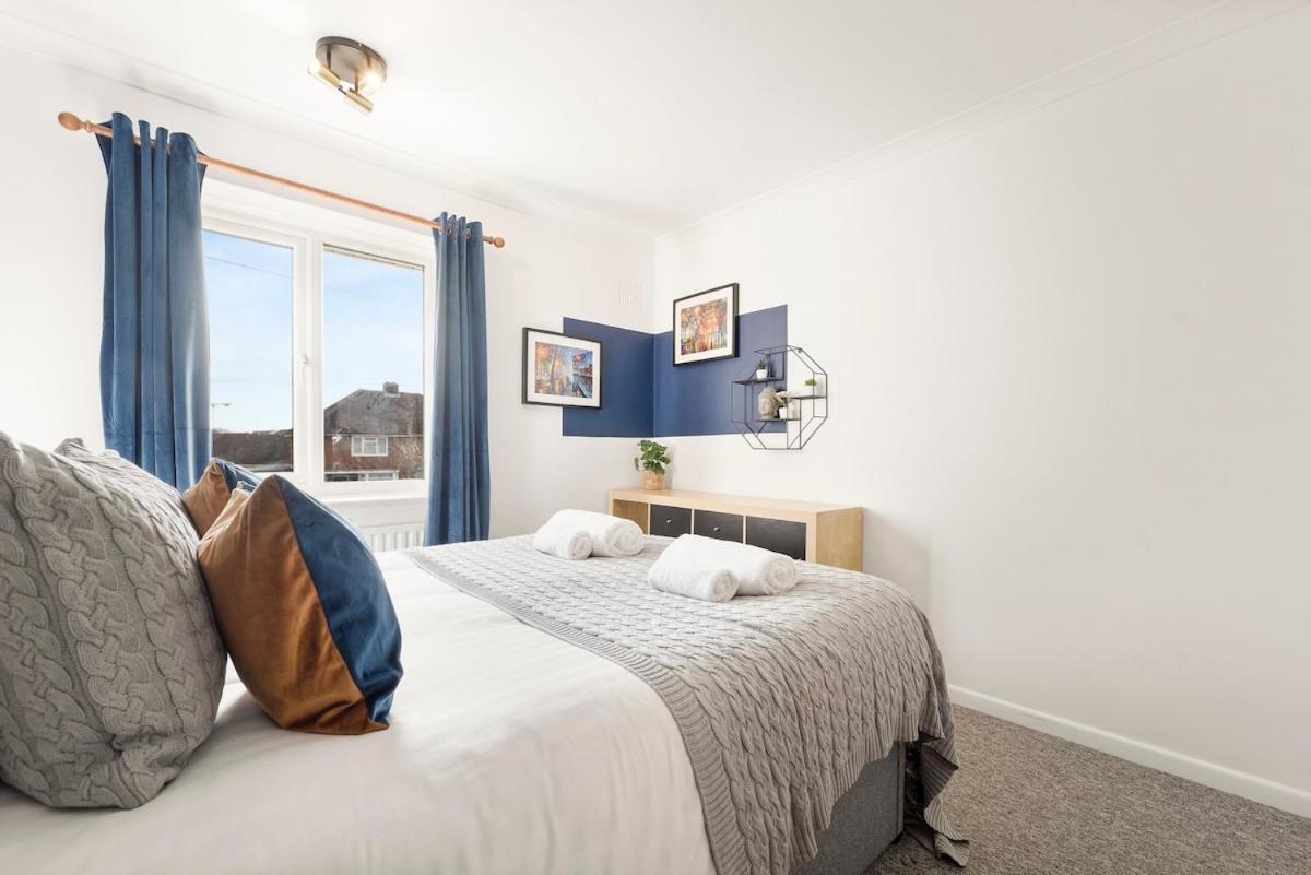 Moonlit Bloom Apartment Bournemouth