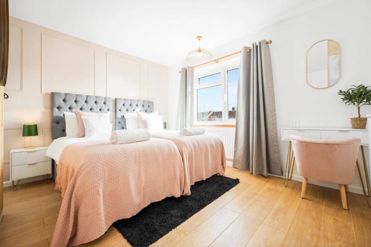Moonlit Bloom Apartment Bournemouth