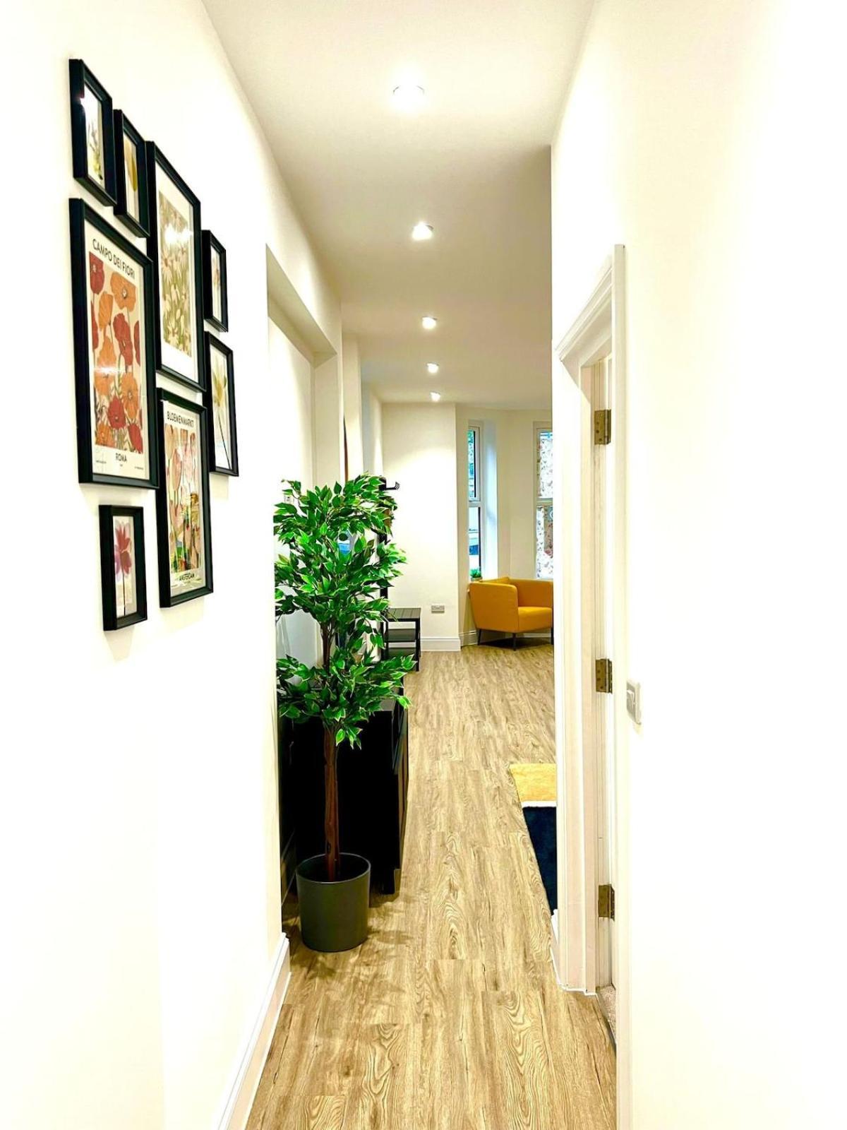 Brand New - Breeze Spacious 1-bedroom With Parking - Sleeps 4 Ppl- Internet * Bournemouth