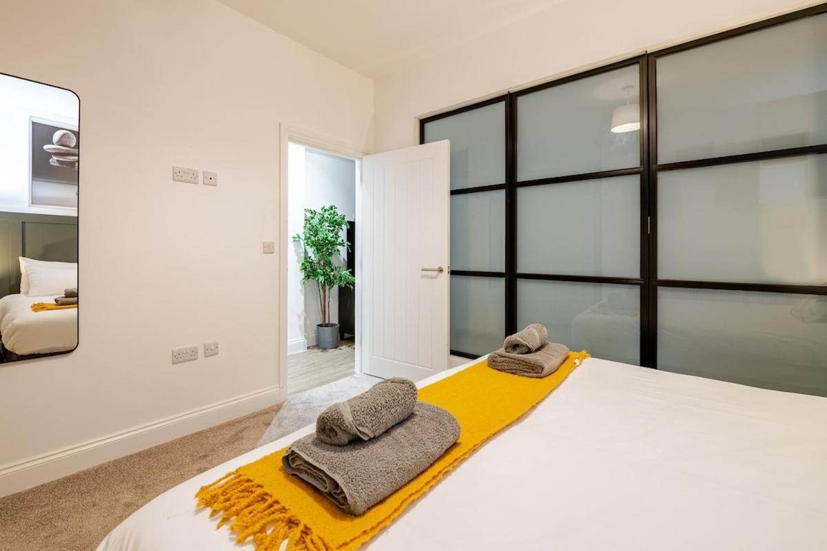 Brand New - Breeze Spacious 1-bedroom With Parking - Sleeps 4 Ppl- Internet Bournemouth