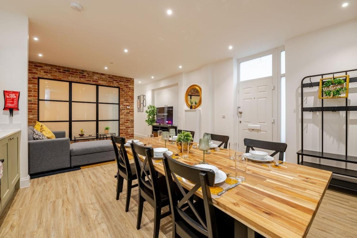 Brand New - Breeze Spacious 1-bedroom With Parking - Sleeps 4 Ppl- Internet