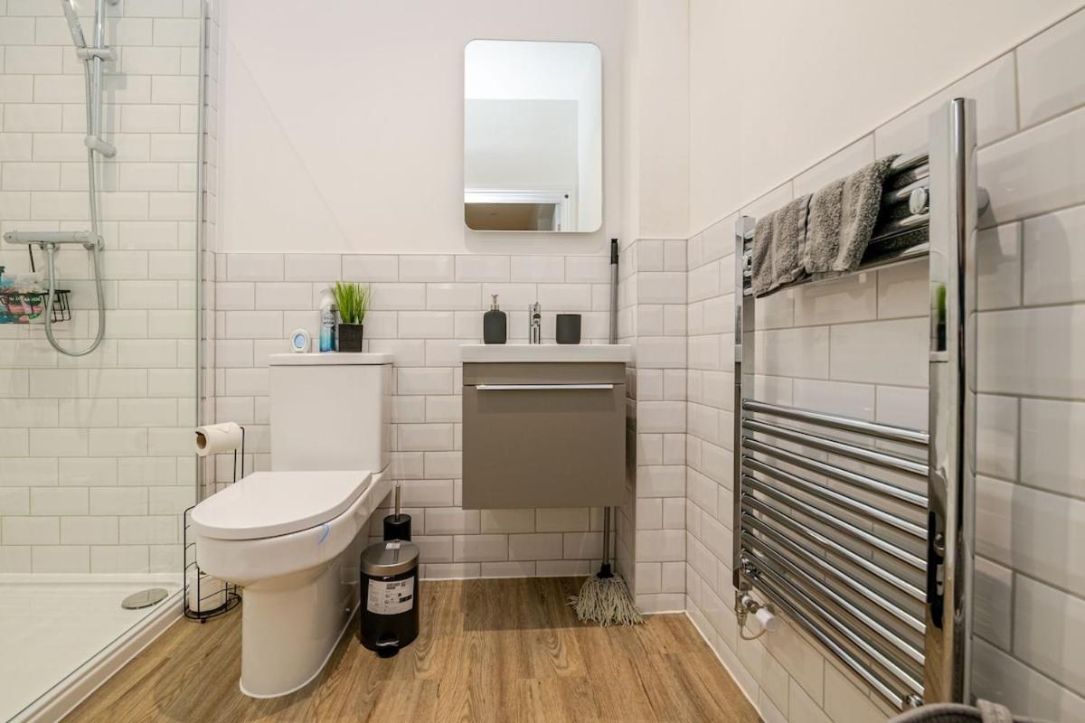 Brand New - Breeze Spacious 1-bedroom With Parking - Sleeps 4 Ppl- Internet Apartment