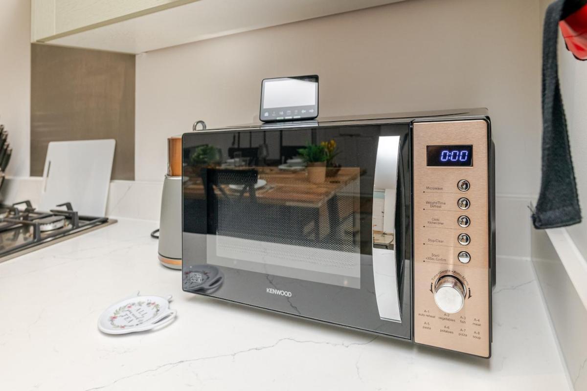 Brand New - Breeze Spacious 1-bedroom With Parking - Sleeps 4 Ppl- Internet Bournemouth