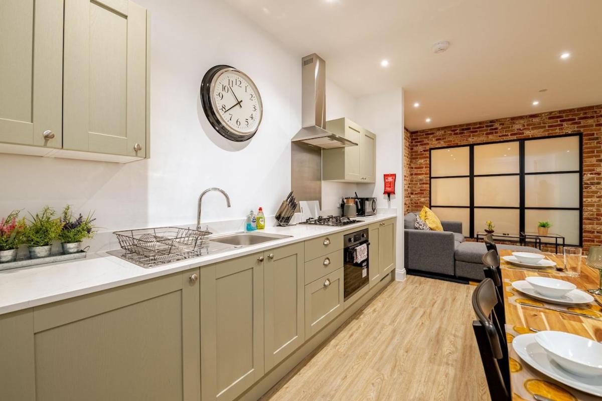 Apartment Brand New - Breeze Spacious 1-bedroom With Parking - Sleeps 4 Ppl- Internet