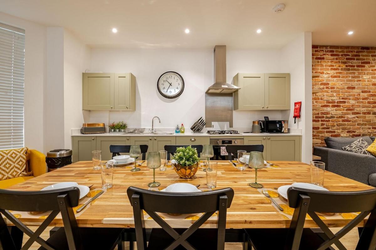 Brand New - Breeze Spacious 1-bedroom With Parking - Sleeps 4 Ppl- Internet * Bournemouth