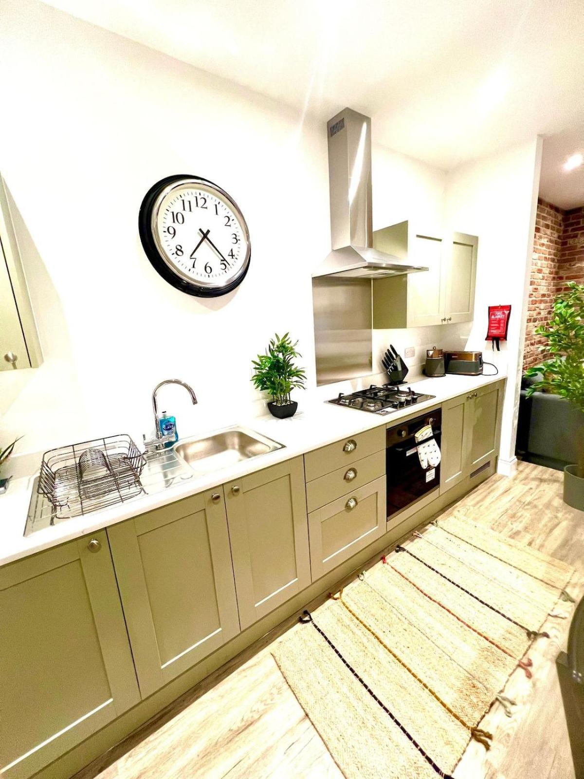 Apartment Brand New - Breeze Spacious 1-bedroom With Parking - Sleeps 4 Ppl- Internet