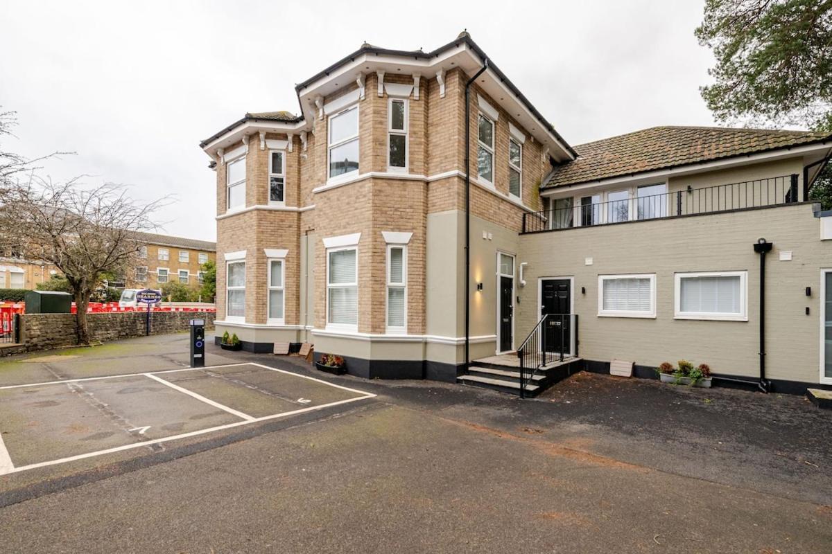 Apartment Brand New - Breeze Spacious 1-bedroom With Parking - Sleeps 4 Ppl- Internet