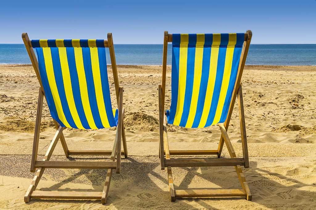 Brand New - Breeze Spacious 1-bedroom With Parking - Sleeps 4 Ppl- Internet Apartment *