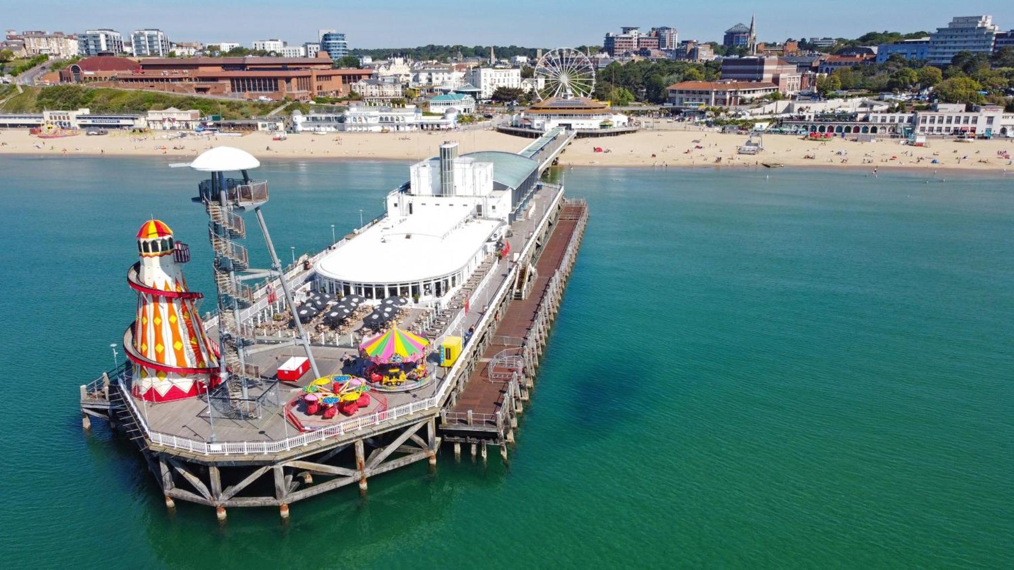 Brand New - Breeze Spacious 1-bedroom With Parking - Sleeps 4 Ppl- Internet * Bournemouth