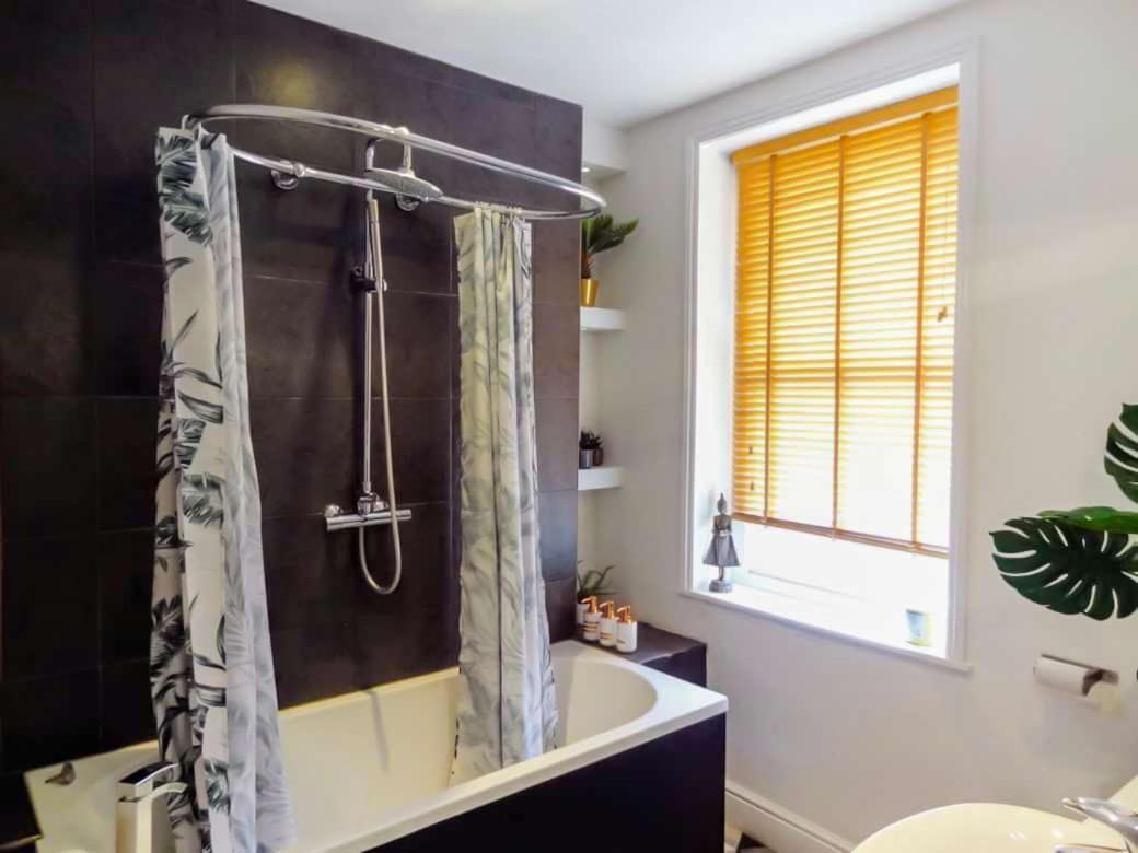Hot Tub Escape Holiday home *