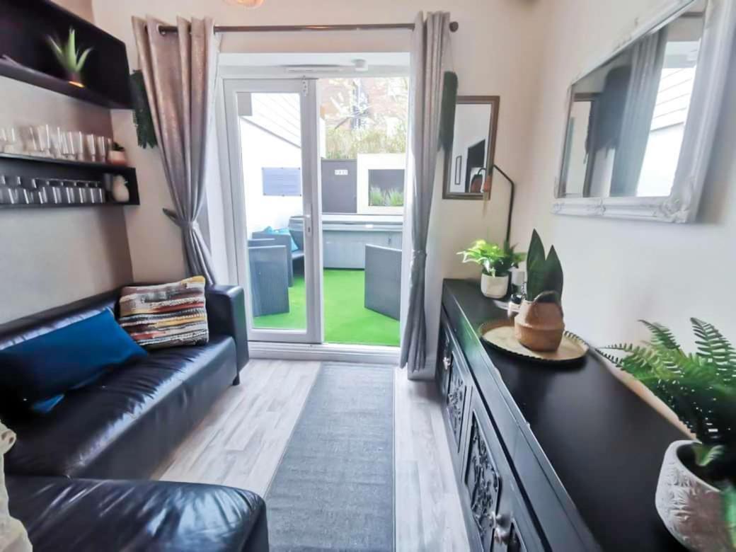 Hot Tub Escape Holiday home Bournemouth