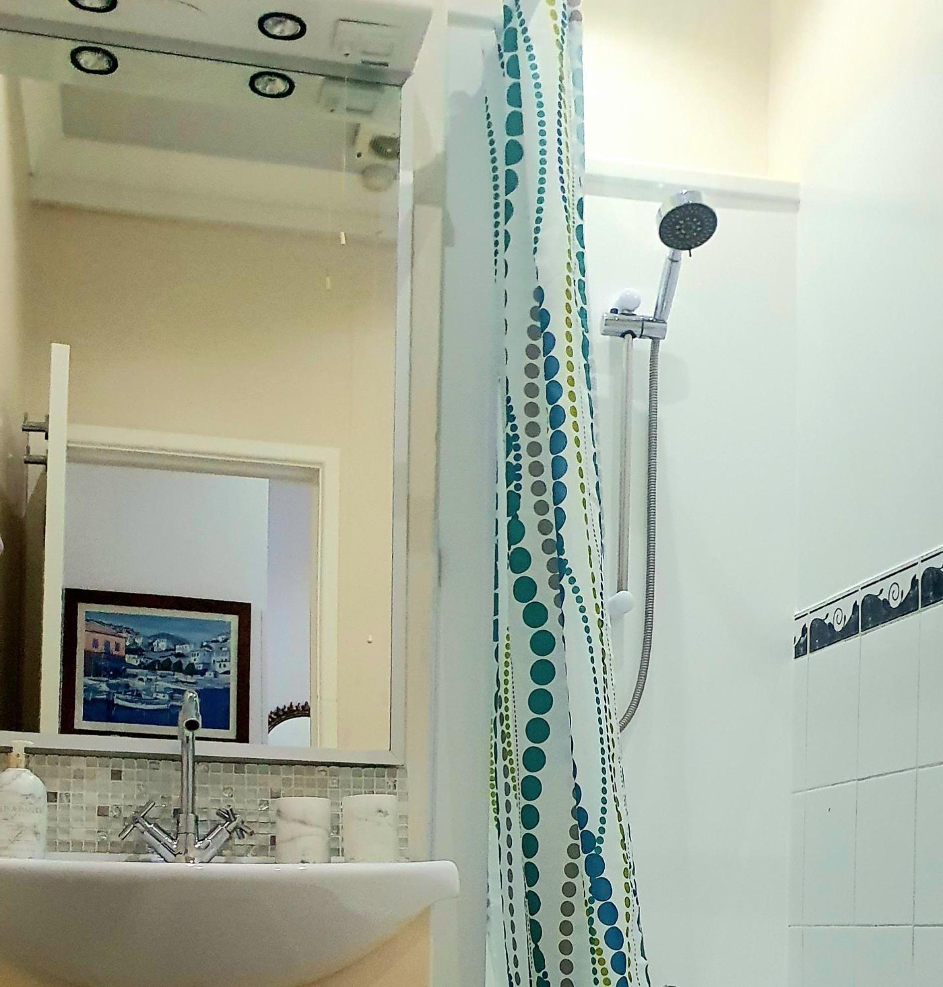 A Beautiful With Stunning Sea Views & Private Balcony Apartment