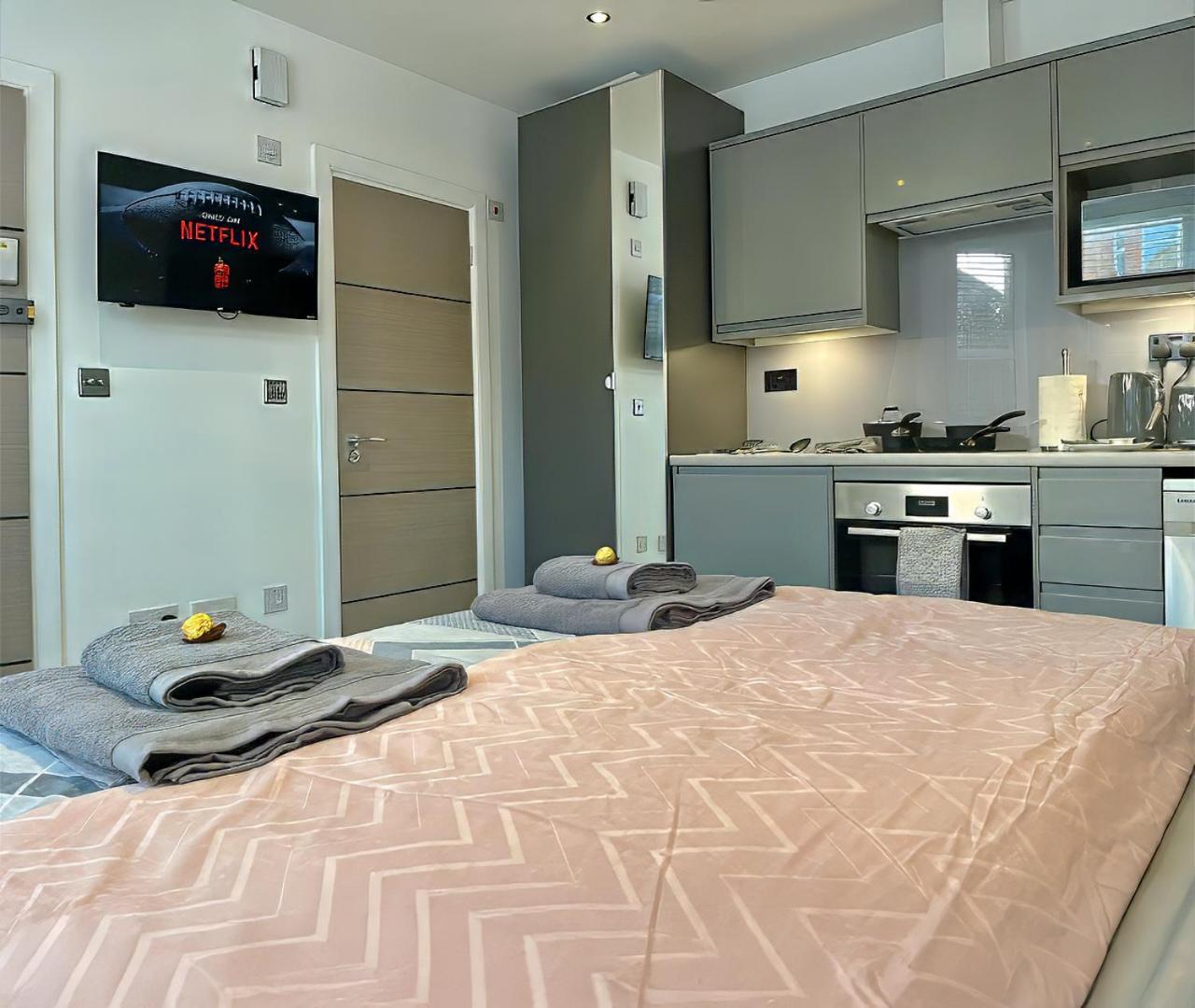 Shelbourne Den Apartment
