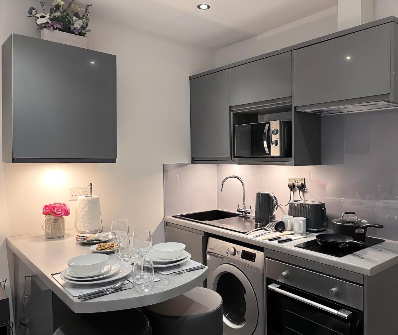Shelbourne Den Apartment *