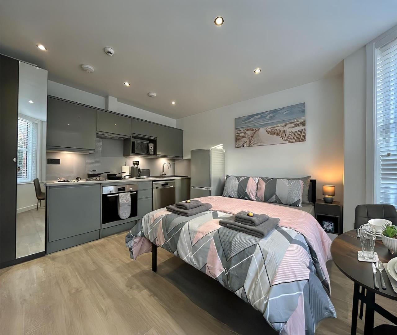 Shelbourne Den Apartment *