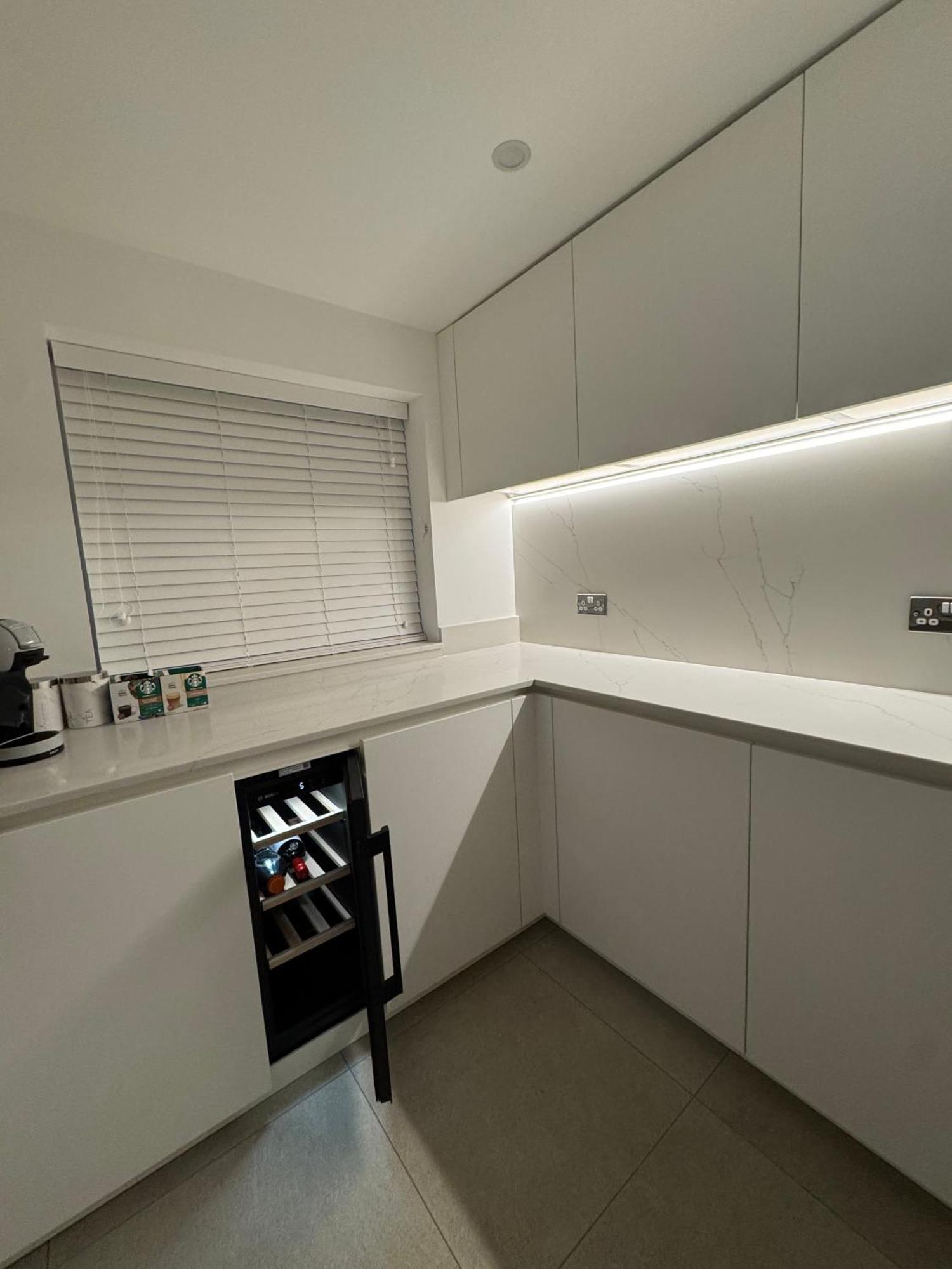 Serenity House, Free Parking, Sleeps 6, Plus Free Stay For 2 Children On Sofa Beds, Near The Beach Restaurant And City Centre, Guests Recommend It Holiday home *