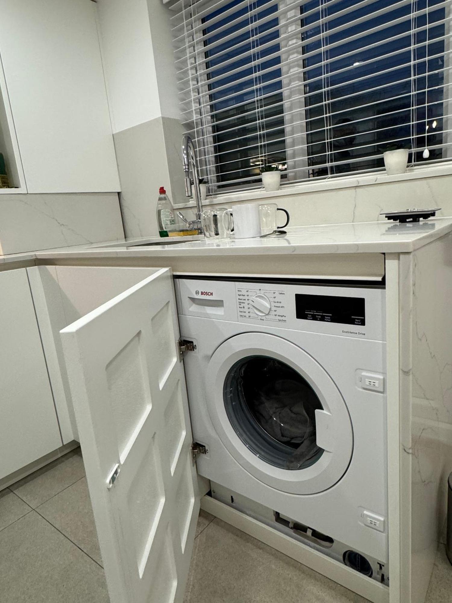 Serenity House, Free Parking, Sleeps 6, Plus Free Stay For 2 Children On Sofa Beds, Near The Beach Restaurant And City Centre, Guests Recommend It Holiday home *