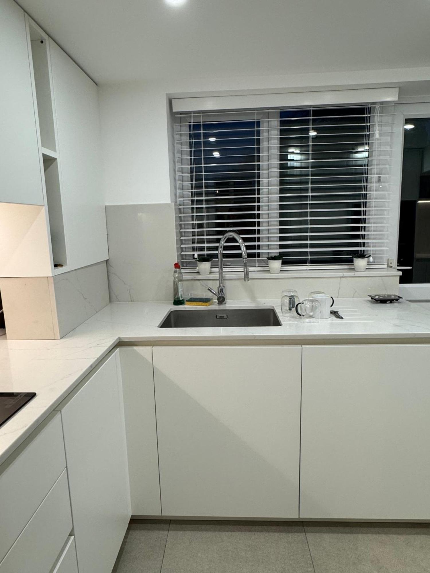 Serenity House, Free Parking, Sleeps 6, Plus Free Stay For 2 Children On Sofa Beds, Near The Beach Restaurant And City Centre, Guests Recommend It